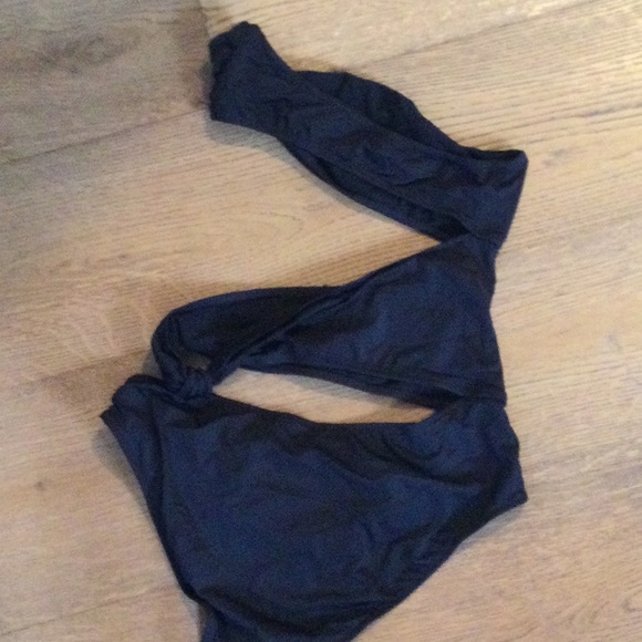 H&M one piece cut out bathing suit - Picture 3 of 3